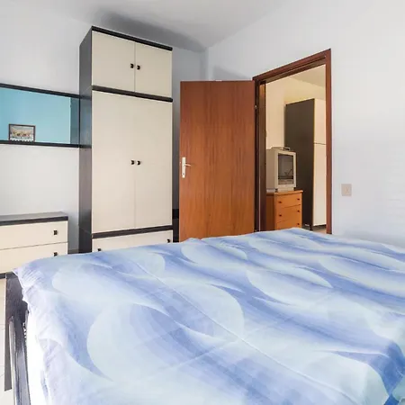2 Bedroom Beautiful Apartment In Savudrija