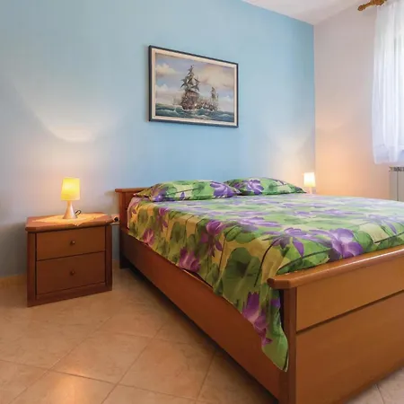 Apartment 2 Bedroom Beautiful Apartment In Savudrija *