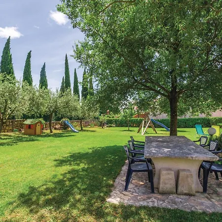2 Bedroom Beautiful Apartment In Savudrija *