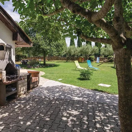 2 Bedroom Beautiful In Apartmán Savudrija